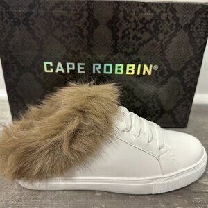 Cape Robbin “Denice” Faux Fur Sneakers – Size 6
